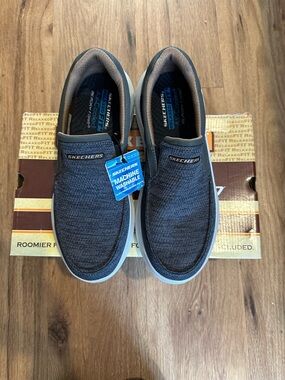 Skechers Men's 9.5 Charcoal Knit Slip-On Loafers, Memory foam, air cooled, NWT